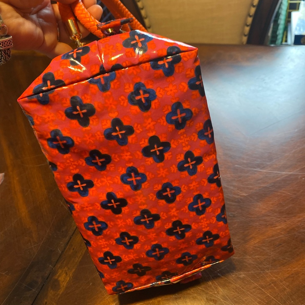 Tory Burch Red-Orange Floral Crossbody Wristlet with Navy Accents - Picture 5 of 16